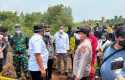 Menteri-LH-tinjau-karhutla-kampar.jpg