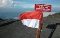 Merah-putih-di-Puncak-Semeru.jpg