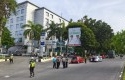 Mobil-parkir-sembarang-di-depan-rsud2.jpg