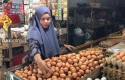 Pedagang-telur-ayam-di-kodim2.jpg