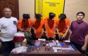 Pelaku-beserta-barang-bukti-narkoba4.jpg