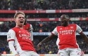 Pemain-Arsenal-merayakan-gol.jpg