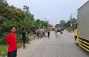 Pemotor-Perempuan-Tewas-Usai-Tabrakan-Truk-Angkut-Sawit-di-Jalintim.jpg