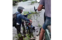 Pemotor-terjatuh-di-jalnan-banjir.jpg