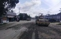 Pemprov-Riau-Perbaiki-Sejumlah-Ruas-Jalan-Rusak-Secara-Bertahap.jpg