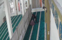 Pencurian-Tas-di-Masjid-Masyithah-Terekam-Kamera-Pengawas.jpg