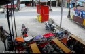 Pencurian-motor-di-depan-toko-baju.jpg