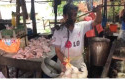 Penjual-ayam-di-pasar-cik-puan.jpg