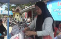 Penjual-bunga-tabur-di-tpu.jpg