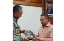 Perjuangkan-Percepatan-Infrastruktur-Daerah-Gubri-Temui-Menteri-PU.jpg