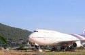 Pesawat-Boeing-747-di-desa-Thailand.jpg