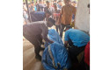 Polisi-evakuasi-korban-pembacokan3.jpg