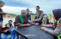 Program-Jalur-Polda-Riau-Berikan-Layanan-Kesehatan-Gratis-di-Pesisir-Sungai-Siak.jpg