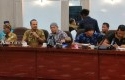 Rapat-konflik-lahan-di-dprd-siak.jpg