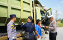 Razia-truk-odol-di-jalan-riau2.jpg