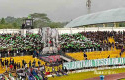 Ribuan-Suporter-PSPS-Pekanbaru-Bentangkan-Spanduk-RIP-Tari-dan-Save-Tesso-Nilo.jpg