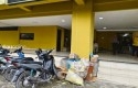 Sampah-di-depan-gedung-sport-hall.jpg