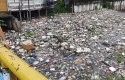 Sampah-di-parit-pekanbaru.jpg