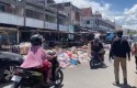 Sampah-di-pasar-agus-salam-bikin-macet.jpg