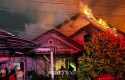 Si-Jago-Merah-Ngamuk-di-Hari-Lebaran-8-Kios-dan-1-Rumah-Ludes-Dilalap-Api.jpg