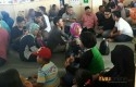 Syamsuar-Duduk-di-Lantai-Feri-Roro.jpg