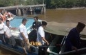 Syamsuar-naik-speed-boat.jpg