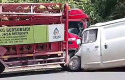 Tabrakan-Truk-Angkut-Gas-vs-Grandmax-di-Jalintim-Kedua-Supir-Patah-Kaki.jpg