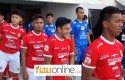 Tim-PSPS-Riau-saat-Memasuki-Lapangan-Hijau.jpg