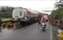 Truk-CPO-Kecelakaan-Minyak-Sawit-Tumpah-ke-Badan-Jalan.jpg