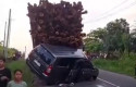 Truk-tabrak-innova-di-inhu.jpg