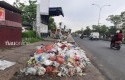 Tumpukan-sampah-di-hr-soebrantas.jpg