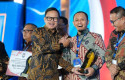 Wako-Agung-terima-penghargaan.jpg