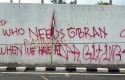 coretan-massa-di-tembok-DPR.jpg