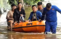evakuasi-warga-terdampak-banjir-di-Pekanbaru.jpg