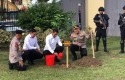 kabareskrim-tanam-bibit-di-polda.jpg