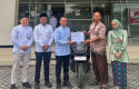 nasabah-brk-menerima-hadiah.jpg