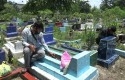 peziarah-makam.jpg