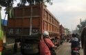 truk-bikin-macet.jpg