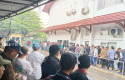 warga-padati-pn-pekanbaru.jpg